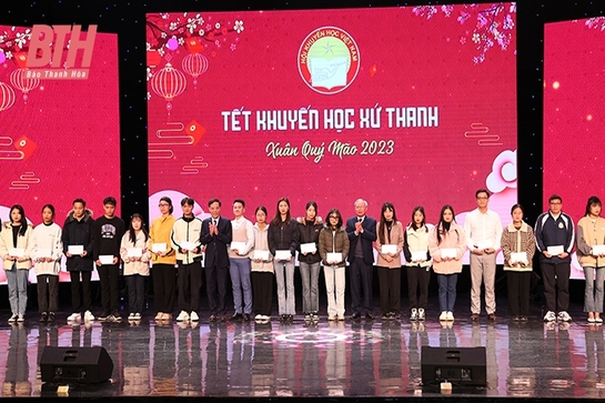 Tiếp sức học sinh nghèo tới trường