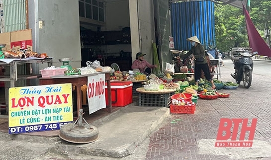Còn nhiều khó khăn trong giải tỏa chợ cóc, chợ tạm