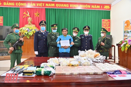 Bắt quả tang đối tượng người Lào vận chuyển hơn 21kg ma túy qua biên giới