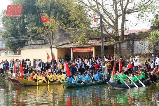 Lễ hội đua thuyền mừng năm mới tại xã Hoằng Đạt