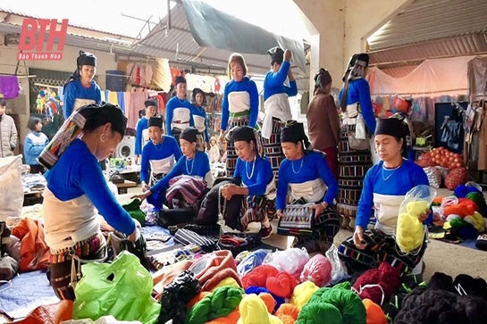 Chợ phiên Ngàm Pốc - nơi hội tụ sắc màu vùng cao