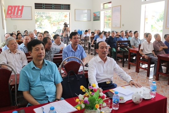 Phó Chủ tịch Thường trực HĐND tỉnh Lê Tiến Lam dự sinh hoạt chi bộ phố Phúc Sơn, thị trấn Bút Sơn