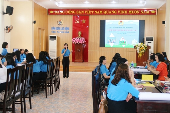 Tập huấn kĩ năng “Làm cha mẹ cho phát triển toàn diện trẻ thơ”