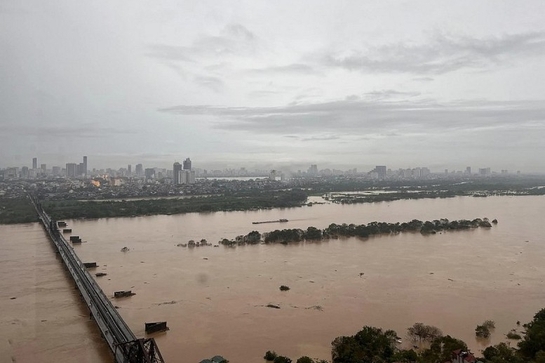 Thủ tướng chỉ đạo tập trung ứng phó lũ lớn, đảm bảo an toàn đê điều