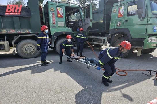 Quảng Xương thực tập phương án cứu nạn cứu hộ tình huống tai nạn giao thông đường bộ