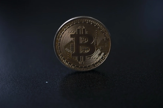 Đồng Bitcoin lập kỷ lục mới khi vượt mốc 93.000 USD