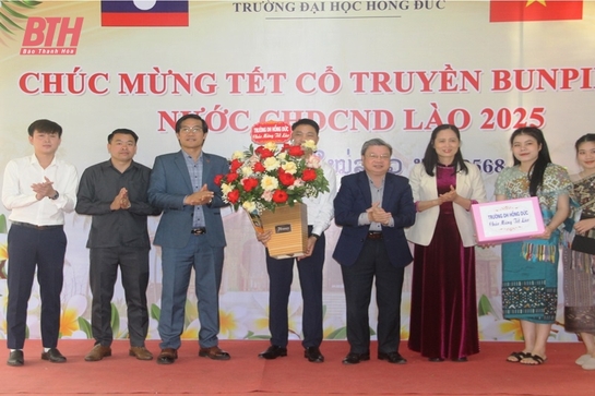 Trường ĐH Hồng Đức gặp mặt, giao lưu với lưu học sinh Lào nhân dịp Tết cổ truyền Bunpimay