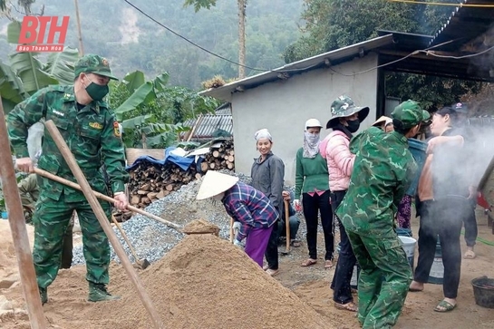 Người lính biên phòng xây nhà giúp dân nghèo Mường Lát