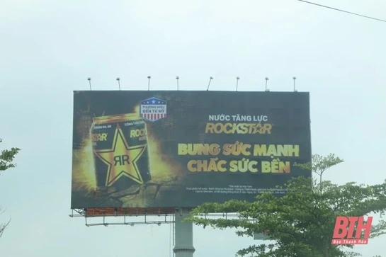 Lắp đặt mới biển quảng cáo ngoài trời sau phản ánh của Báo Thanh Hóa