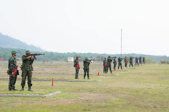 Phó Tư lệnh Quân khu 4 kiểm tra thực hành “3 tiếng nổ” tại Trung đoàn 762
