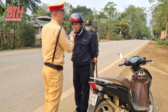 Xử lý gần 300 trường hợp vi phạm nồng độ cồn trên tuyến đường Hồ Chí Minh