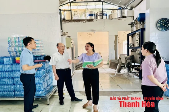 Tăng cường kiểm tra cơ sở sản xuất đá viên, nước uống đóng chai​
