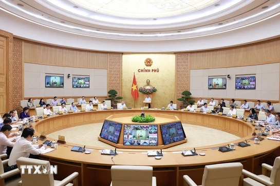 Thủ tướng Chính phủ Phạm Minh Chính chủ trì phiên họp thường kỳ đánh giá tình hình phát triển kinh tế - xã hội 7 tháng năm 2025