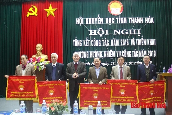 Tiếp tục đẩy mạnh phong trào  khuyến học, khuyến tài, xây  dựng  xã hội học tập
