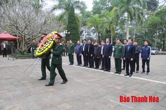 Đoàn đại biểu tỉnh Thanh Hóa  viếng nghĩa trang liệt sĩ tại tỉnh Hà Giang