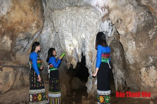 Kỳ vỹ động Bo Cúng