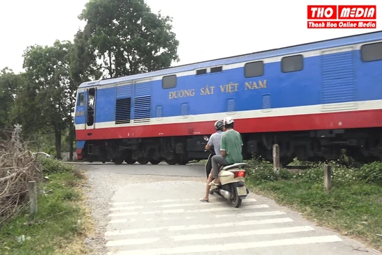 Mất an toàn giao thông từ những đường ngang dân sinh qua đường sắt