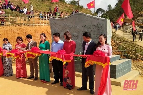 Khánh thành Bia lưu niệm Tây Tiến ở Sài Khao