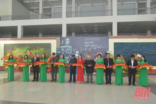 Khai mạc triển lãm hội họa “Mây ngàn” của họa sĩ Đỗ Chung