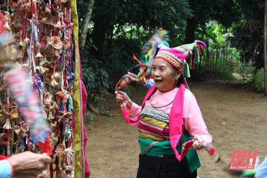 Người lưu giữ hồn Lễ hội Pôồn Pôông