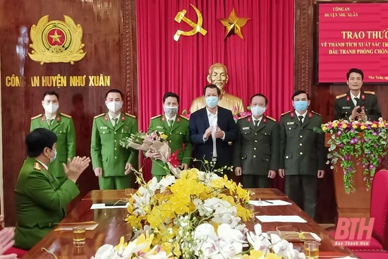 Thưởng đột xuất cho Công an huyện Như Xuân vì có thành tích xuất sắc trong đấu tranh với tội phạm công nghệ cao