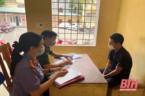 Bắt giữ 4 đối tượng tổ chức sử dụng trái phép ma túy tại nhà riêng giữa vùng tâm dịch