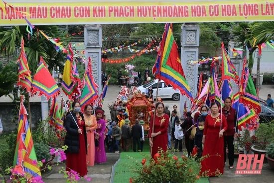 Khai hội Phủ Vàng