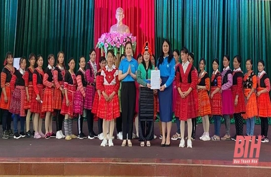 Tập huấn chuyên đề về công tác gia đình và xây dựng mô hình tại các xã vùng đồng bào dân tộc Mông