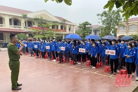 Tuyên truyền pháp luật về an ninh mạng và phòng, chống tệ nạn ma túy cho học sinh