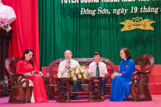 Diễn đàn “Đảng với thanh niên - thanh niên với Đảng” và tuyên dương thanh niên tiêu biểu làm theo lời Bác
