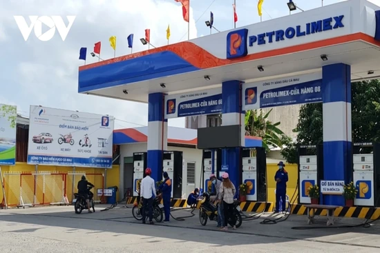 Giá xăng hôm nay có thể giảm 1.000 đồng/lít