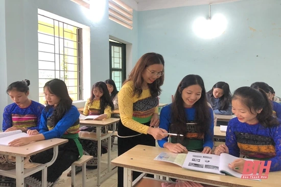 Cô giáo vùng cao miệt mài truyền tiếng nói, chữ viết dân tộc Thái