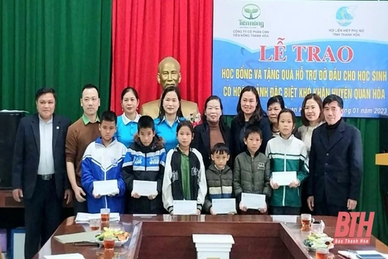 Công ty CP Công nông nghiệp Tiến Nông tặng quà tết và trao kinh phí hỗ trợ cho 51 trẻ mồ côi