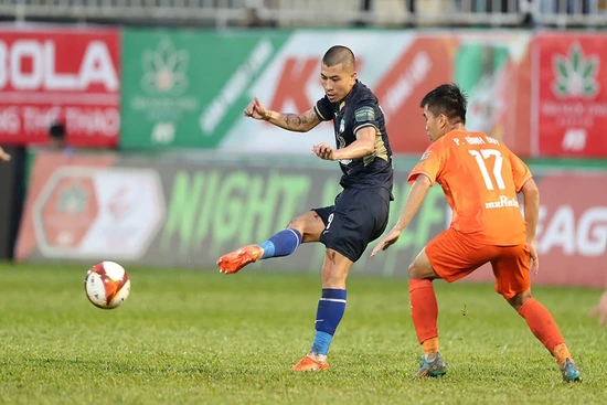 Cầu thủ gốc Thanh Hóa tỏa sáng giúp HAGL thắng trận thứ 3 liên tiếp; Man Utd chiêu mộ Hojlund với giá 83 triệu USD