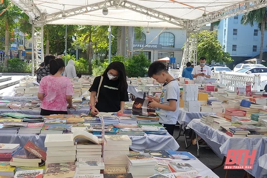 Những “món nợ” khó đòi chồng cũ