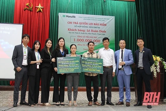 Manulife Việt Nam chi trả 1 tỷ đồng quyền lợi bảo hiểm cho khách hàng
