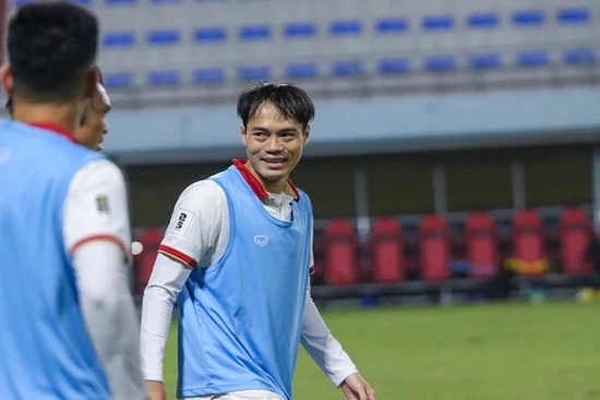 Văn Toàn thoát chấn thương nặng, sẵn sàng quyết đấu với tuyển Iraq; ĐT Pháp có chiến thắng huỷ diệt 14-0