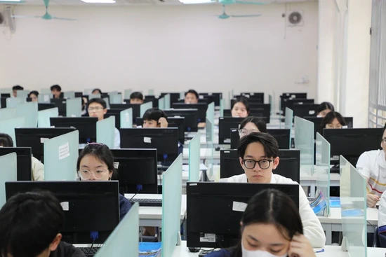 Hơn 11.000 thí sinh tranh tài để xét tuyển vào khoảng 90 trường đại học