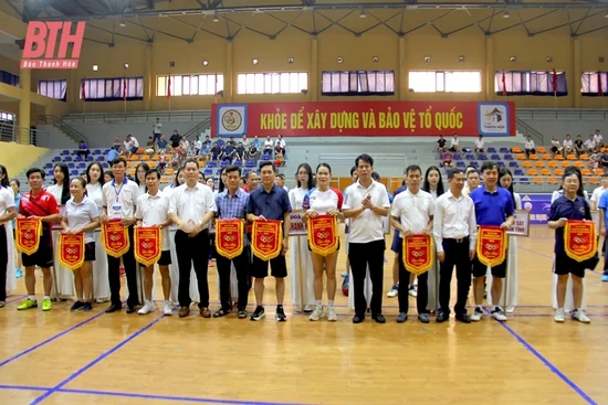 Hơn 300 VĐV tranh tài tại Giải bóng bàn, cầu lông, quần vợt, golf hè Sầm Sơn Cúp Thabrew Silver Beer 2024