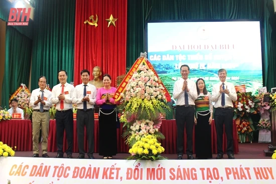 Phó Bí thư Tỉnh ủy Trịnh Tuấn Sinh dự Đại hội đại biểu các dân tộc thiểu số huyện Bá Thước lần thứ IV