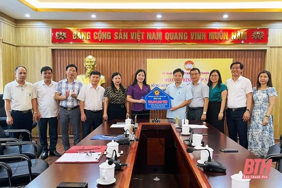 Tiếp nhận hỗ trợ xây dựng nhà ở cho hộ nghèo, gia đình chính sách,  hộ còn khó khăn về nhà ở