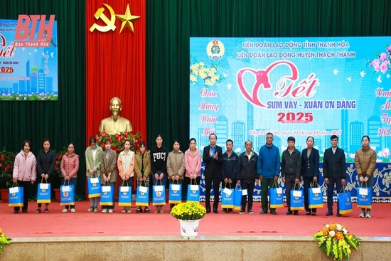 Chăm lo tết cho người lao động từ chương trình “Tết sum vầy  - Xuân ơn Đảng ” tại Thạch Thành 
