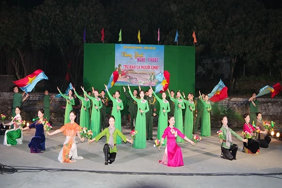 Đoàn văn công Quân khu 4 tổ chức chương trình nghệ thuật “Tự hào là người lính”  