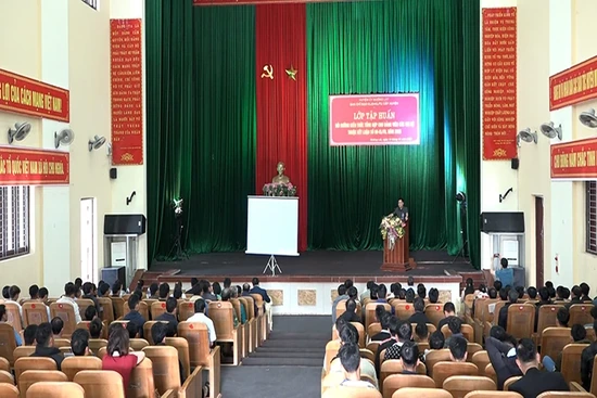 Mường Lát: Nâng cao kiến thức tổng hợp cho đảng viên các chi bộ thuộc Kết luận số 50-KL/TU
