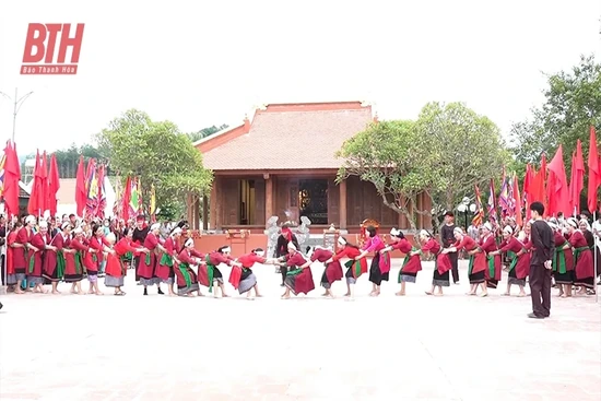 Trang phục truyền thống của đồng bào dân tộc Thổ ở Như Xuân