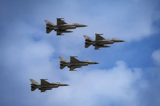 NATO điều động máy bay chiến đấu khi Nga tấn công Kiev