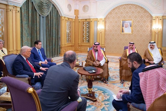 Ông Trump gặp cựu chiến binh thánh chiến Ahmad al-Sharaa, người từng bị Mỹ treo thưởng 10 triệu đô la