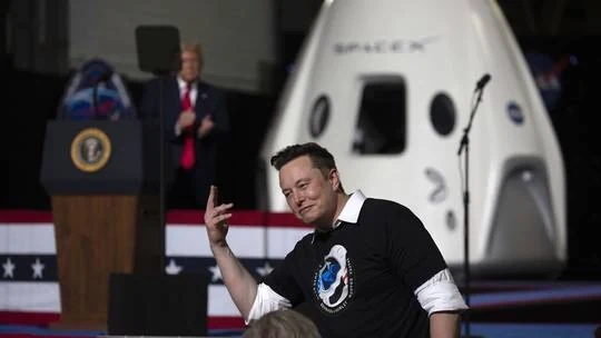 Elon Musk đe dọa làm tê liệt chương trình không gian của Mỹ