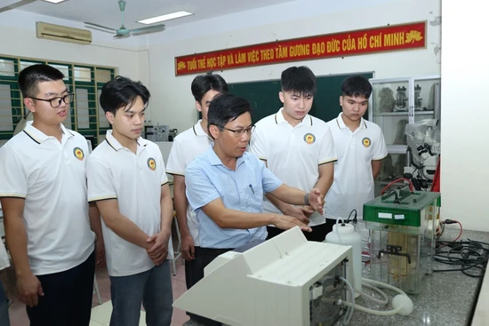 Gắn lý thuyết với thực hành trong đào tạo ở Trường Đại học Hồng Đức