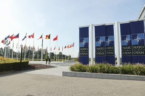 NATO đạt thỏa thuận về tiêu chuẩn “cao hơn đáng kể” với chi tiêu quốc phòng